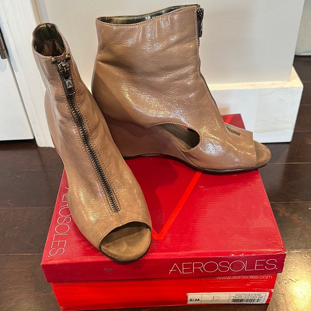 AEROSOLES Tan Wedge Peep-Toe Shoes